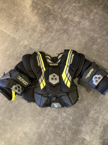Intermediate Large Vaughn Velocity VE8 Int Goalie Chest Protector