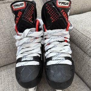 2024 True HZRDUS 9X Hockey Skates Regular Width Size 1.5 (Used)