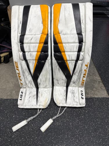 33" True L12.2 Goalie Leg Pads (Used)