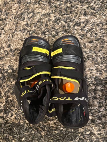 Senior Large CCM Tacks AS-V Pro Elbow Pads (Used)