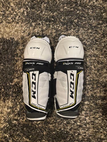 Senior CCM Tacks pro 14" Shin Pads Pro Stock (New)