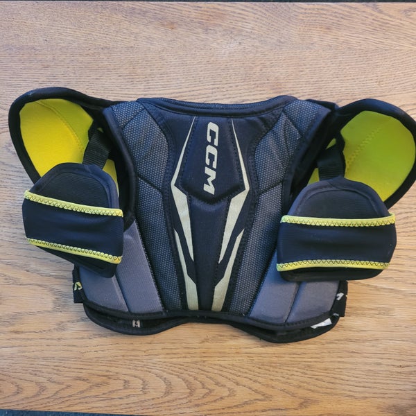 Medium Youth CCM Tacks AS-V Pro Shoulder Pads (Used)