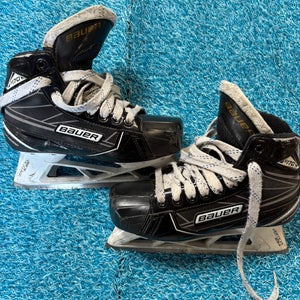 Junior Bauer Supreme S170 Hockey Goalie Skates Regular Width Size 3.5 (Used)