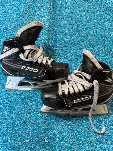 Junior Bauer Supreme S170 Hockey Goalie Skates Regular Width Size 3.5 (Used)