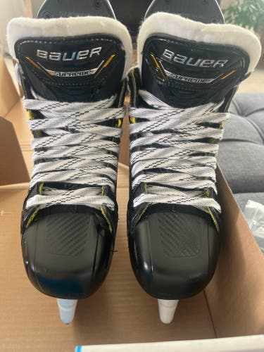 Bauer Supreme M5 Pro Hockey Skates Regular Width Size 2.5 (Used)