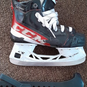 CCM JetSpeed FT4 Pro Hockey Skates Size 1.5 (Used)