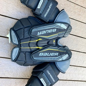 Medium Bauer Supreme S27 Goalie Chest Protector (Used)