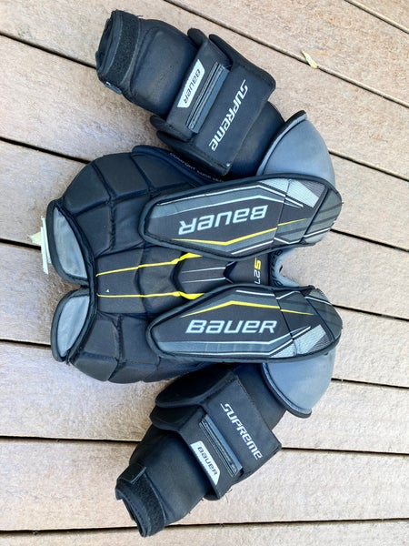 Medium Bauer Supreme S27 Goalie Chest Protector (Used)