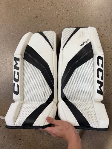 26" CCM YTFLEX 3 Goalie Leg Pads (Used)