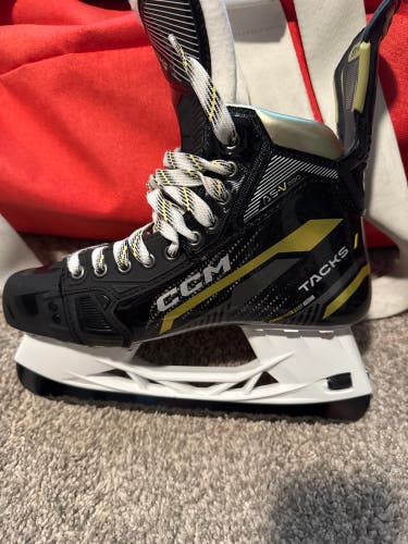 CCM Tacks AS-V PRO 7.5 Regular Hockey Skates (New)