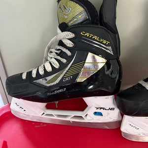 True Catalyst 7 Hockey Skates 7.5 (Used)