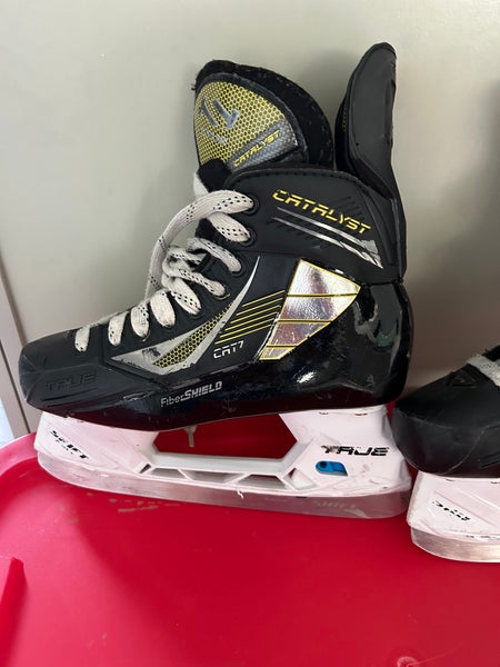 True Catalyst 7 Hockey Skates 7.5 (Used)