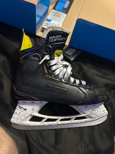 2016 Bauer Supreme S25 Hockey Skates Regular Width (Used)