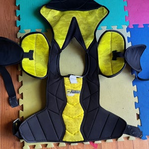 Men's Large Intermediate Bauer Supreme 3S Shoulder Pads (Used)