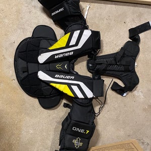 Medium Bauer Supreme One.7 Goalie Chest Protector (Used)