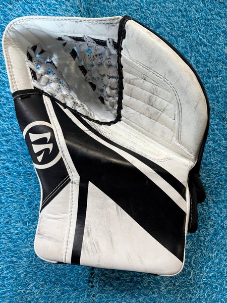 Junior Warrior Ritual G6 E+ Goalie Glove Regular (Used)
