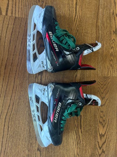 2024 Bauer Vapor 4 Hockey Skates Regular Width 8.5 (Used)