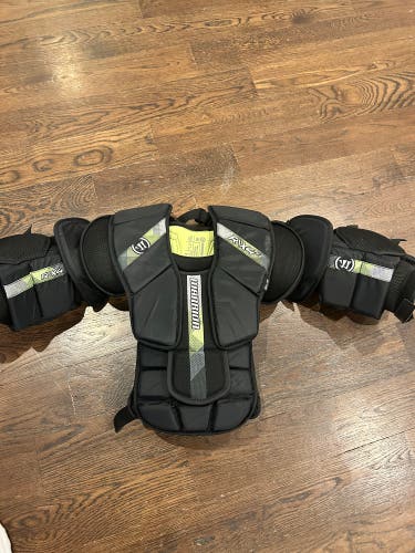 Small / Medium 2024 Warrior RITUAL X4 E Goalie Chest Protector (Used)