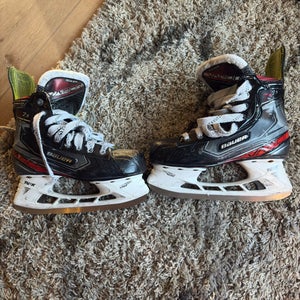 2019 Bauer Vapor X2.9 Hockey Skates Regular Width Size 5.5 (Used)