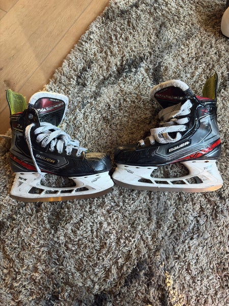 2019 Bauer Vapor X2.9 Hockey Skates Regular Width Size 5.5 (Used)