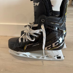 CCM Super Tacks AS3 Hockey Skates Regular Width Size 6.5 (Used)