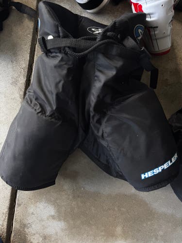Youth Medium Hockey Pants (New)