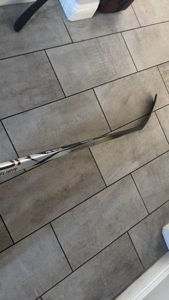 Intermediate Bauer Vapor Hyperlite 2 Right Handed Hockey Stick P92 (Used)