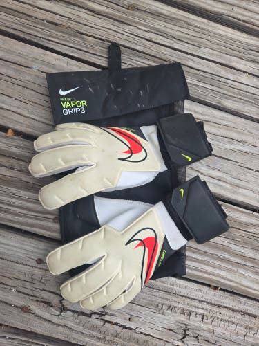 Medium Nike Goalie Gloves (Used)