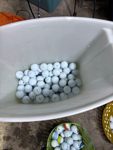 Assorted golf balls(read description)