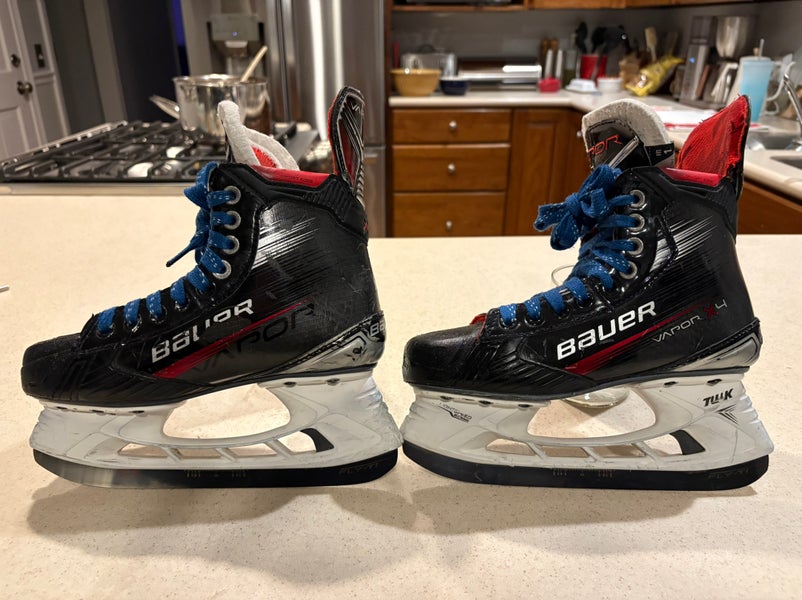 2024 Bauer Vapor X4 Hockey Skates Regular Width Size 4 (Used)