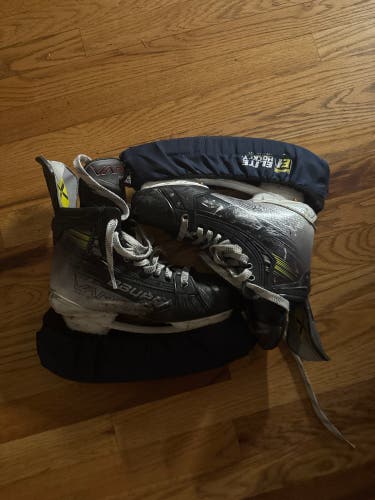 2025 Bauer Vapor Hyperlite 2 Hockey Skates 6.5 (Used)