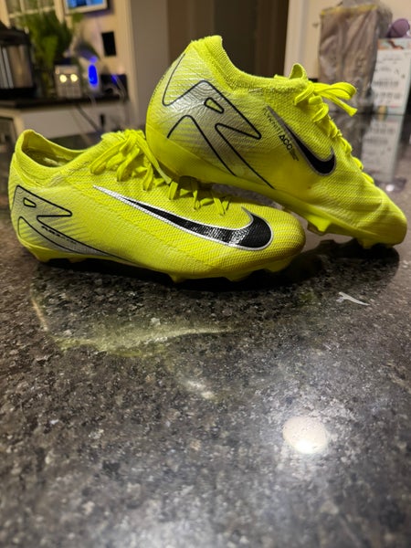 Green Kids 3.5Y (Big Kids / Youth) Nike Mercurial Vapor 15 Molded Cleats Cleats (Used)