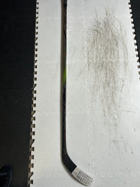 Senior Bauer Vapor Hyperlite 2 Right Hand, Hockey Stick, 70 Flex, P90TM (Only used twice!)