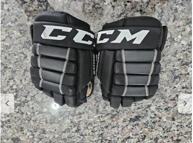 Youth Bulk Items - 2 Gloves, 2 Shin Guards