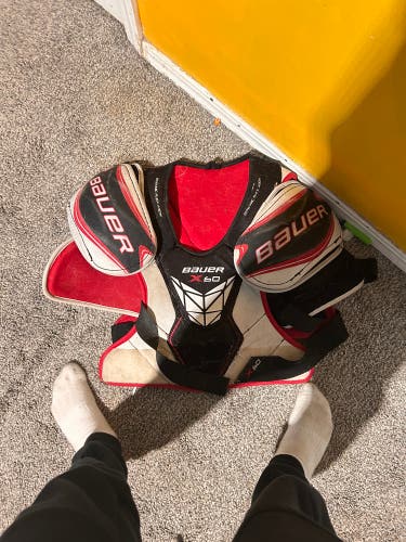 Men's XS Senior Bauer Vapor X60 Shoulder Pads (Used)