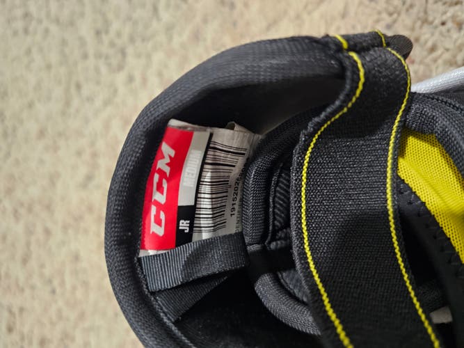 Junior Medium CCM Tacks 9060 Elbow Pads (Used)