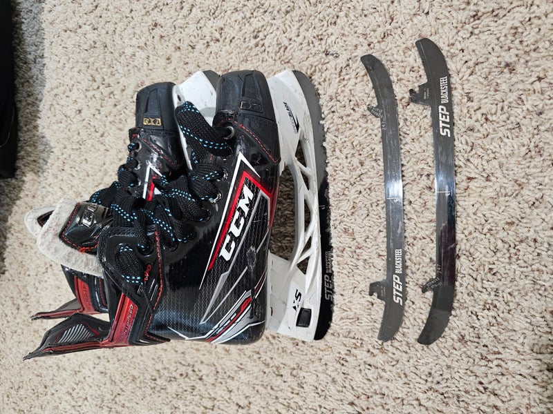 CCM JetSpeed FT490 Hockey Skates Regular Width Size 5 (Used)