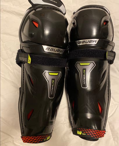 Intermediate Bauer Vapor 13" Shin Pads (New)