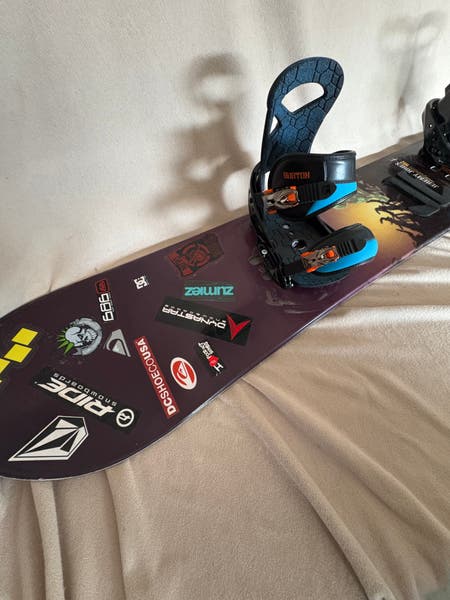 jeremy jones 162cm snowboard Unisex 162cm Forum Jeremy Jones Snowboard All Mountain With MED Bindings  (Used) | SidelineSwap