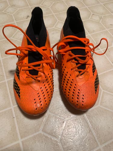 Adidas predator accuracy.1 artificial grass Size M 6.5 (W 7.5) Adidas Cleats (Used)