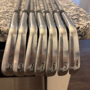 Srixon Z-Forged Right Handed Iron Set Steel Shaft (Used)
