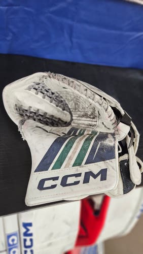 CCM EFlex 5 Regular Glove Pro Stock (Used)