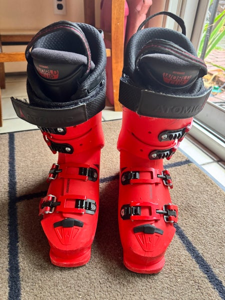 Mondo 25 & 25.5 Women's Atomic All Mountain Redster World Cup 130 Ski Boots Medium Flex (Used)