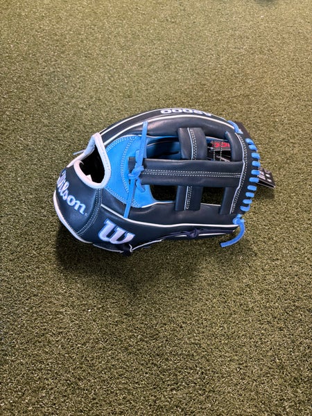Wilson RH Infield A2000 Baseball Glove 11.75" (New)