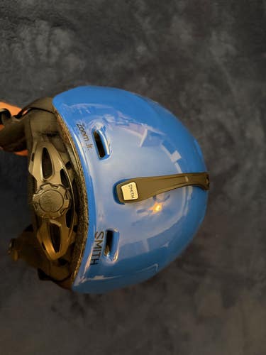 Boys Medium Smith Helmet (Used)