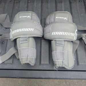 Warrior Junior knee guards/pads