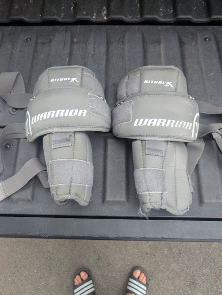 Warrior Junior knee guards/pads