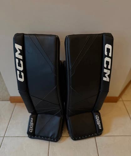 2020 30" +1” CCM Axis 2.9 Goalie Leg Pads (Used)
