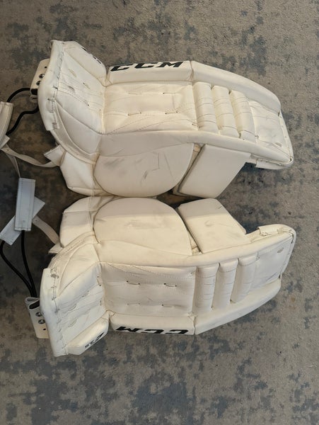 20" CCM Extreme Flex E3.5 Goalie Leg Pads (Used)