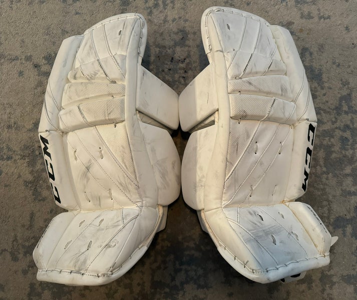 22" CCM Extreme Flex E5.5 Goalie Leg Pads (Used)